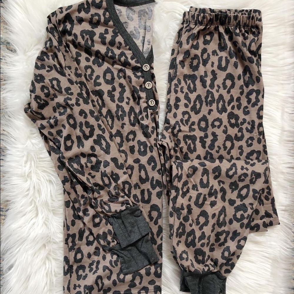 Like New Leopard Print Lounge Set 🐆